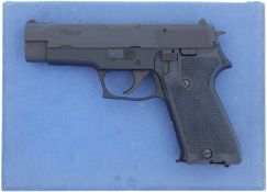 Pistole, SIG-Sauer P220, Kal. 7.65mmP@ Schwarz eloxiertes Leichtmetallgriffstück mit DA-Abzug und