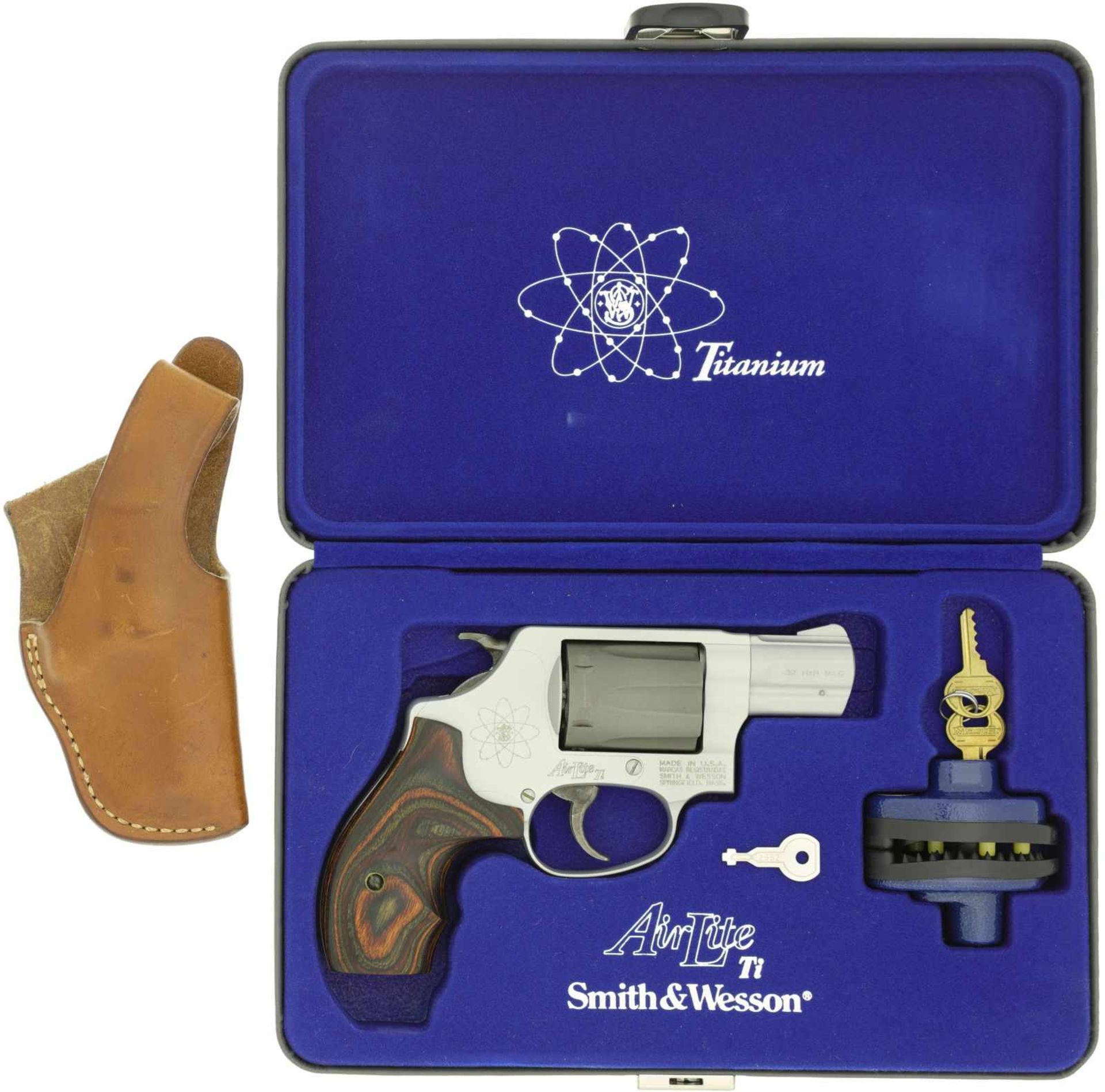 Revolver, S&W Airlite Titan, Kal. .32H&R@ LL 1 3/4", Griffstück aus Titan, matt. 6-schüssig,