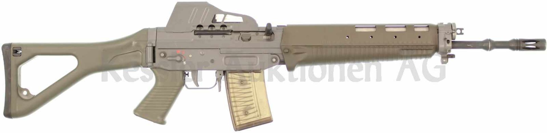 Sturmgewehr, Versuch SIG SG 551-1LBR, Kal. .223Rem LL 42cm, TL 92,5cm. Wahlweise Funktion für