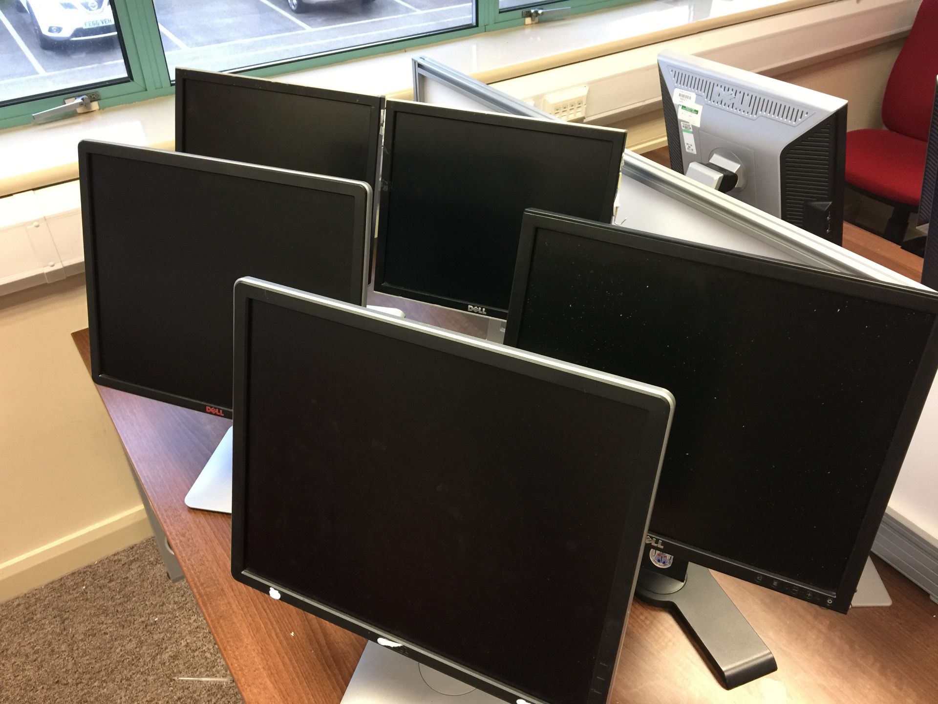 17 x Assorted 19" & 18" computer monitors - Image 2 of 4