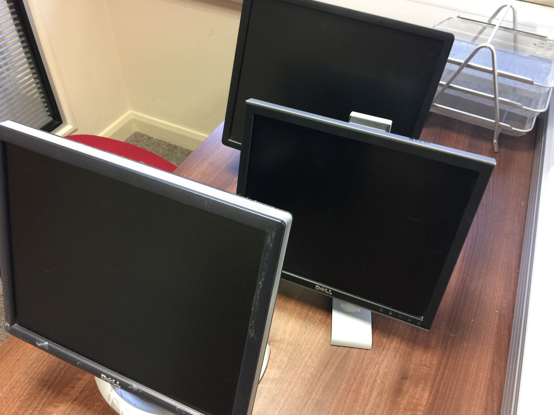 17 x Assorted 19" & 18" computer monitors - Image 3 of 4