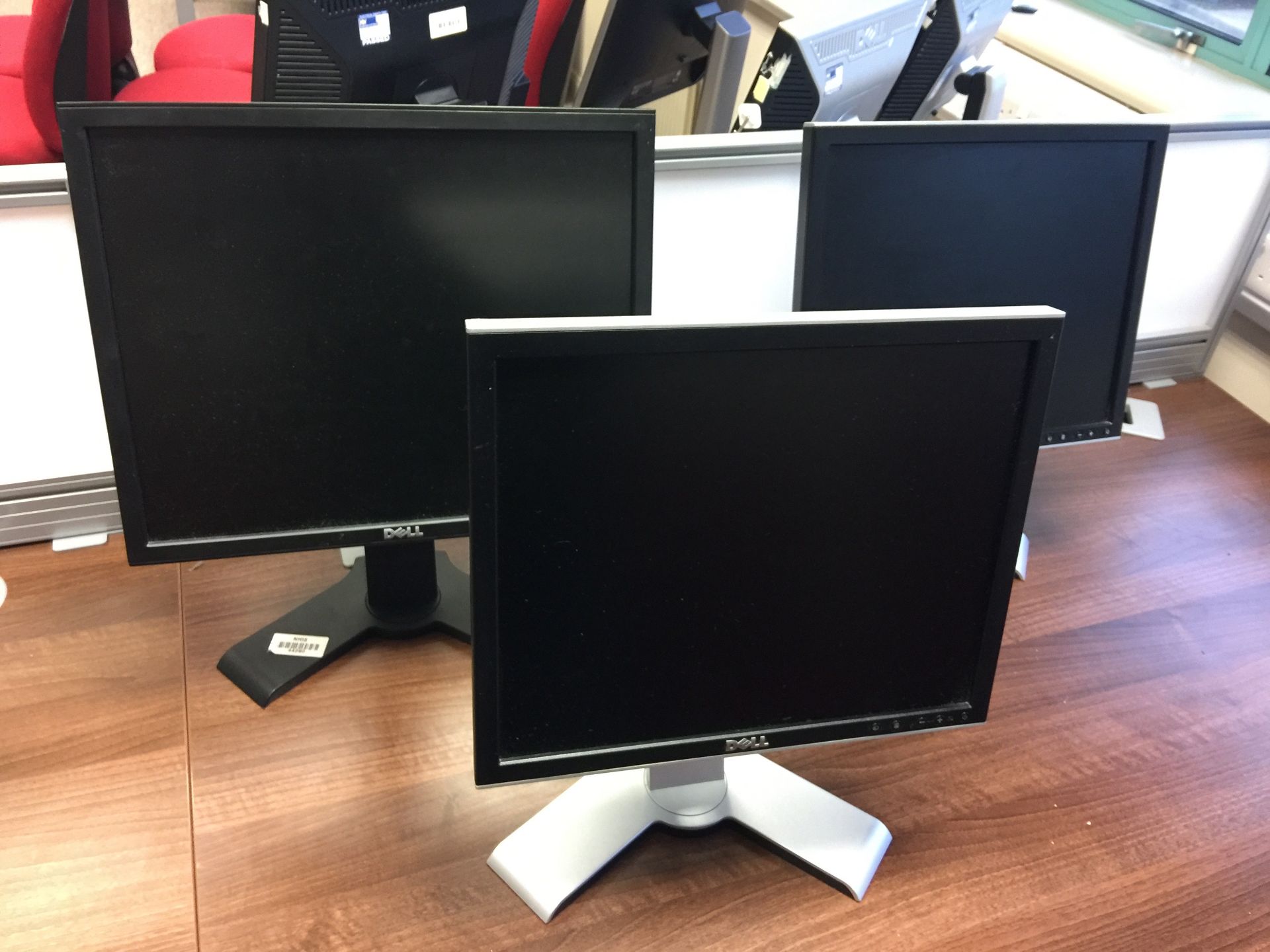 17 x Assorted 19" & 18" computer monitors