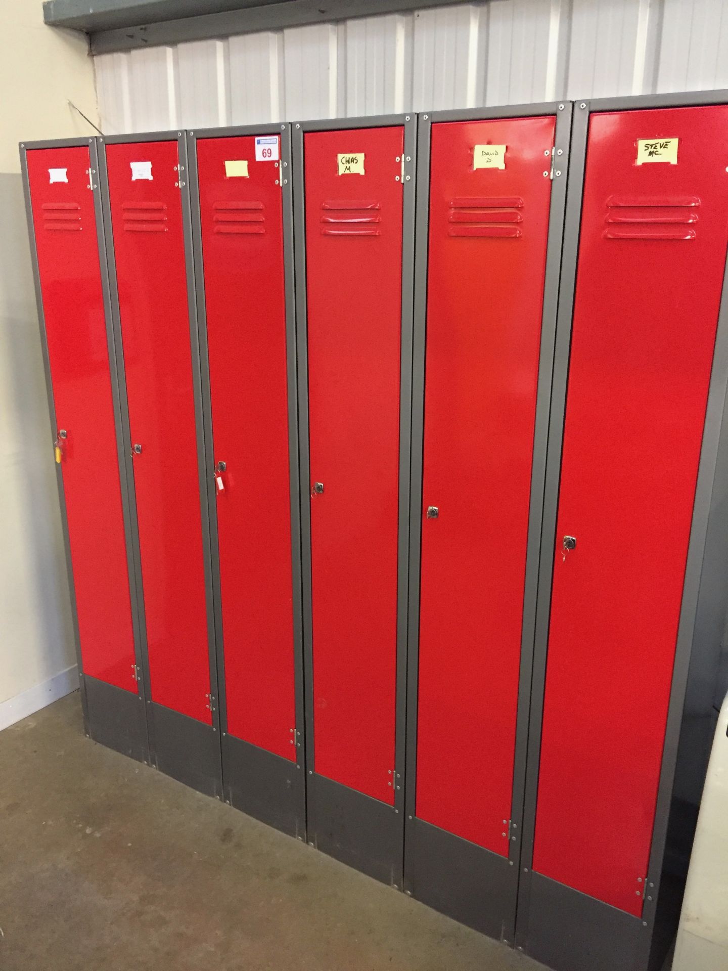 6 single compartment personal lockers with keys