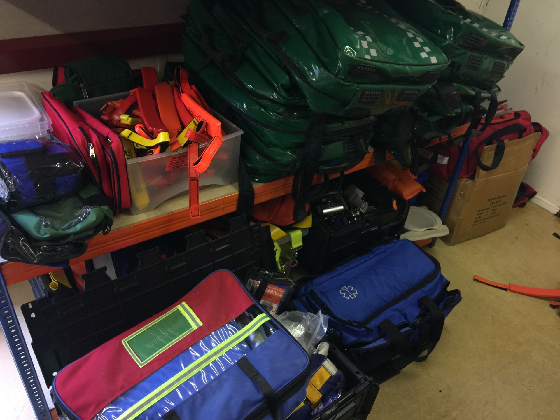 Contents to single bay rack mainly assorted Paramedic, Oxygen, Entonox and medical bags (rack not - Image 3 of 4