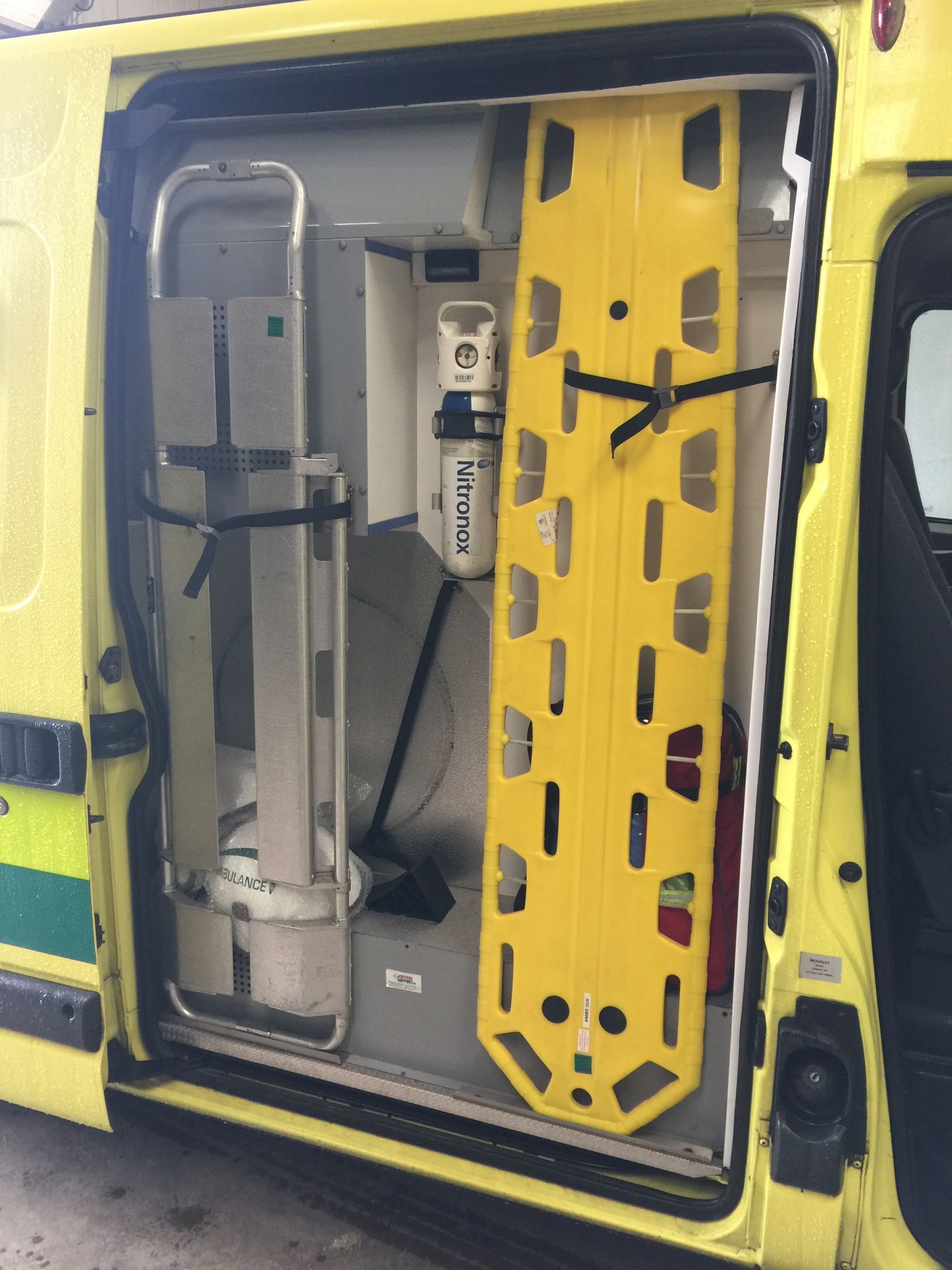 Renault Master standard body HDU ambulance Registration No BX09 LBJ, 322494 recorded miles, date - Image 7 of 12