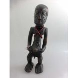 Ahnenfigur, DR Kongo, männliche Holzfigur mit Perlschmuck, h. 23cm, Provenienz: Westdeutsche