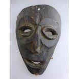 Maske der Lega, DR Kongo, Holz geschnitzt, l. 28cm, Provenienz: Westdeutsche Privatsammlung