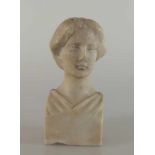 Marmor Büste, Frauenkopf mit Dutt, um 1900, min. best., unlserlich signiert, h. 13,5cm