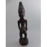 Ahnenfigur, DR Kongo, männliche stehende Figur mit Perlschmuck, h. 28cm, Provenienz: Westdeutsche