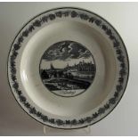 Runde Steingut Platte mit Umdruckdekor "Ansicht von Nürnberg", Rand mit Weinlaubdekor, gem. Zell, um