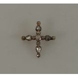Brosche in Kreuzform mit Rosendiamanten besetzt, 34mm x 31mm