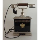 Antikes Telefon mit Kurbel, Metall / Kunststoff, am Boden gem. L&S 1931 - 7708, h. 35cm, min.