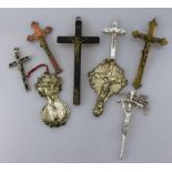 Konvolut Kruzifixe, 19./20.Jh., Holz / Metall, tlw. besch., l. v. 9cm - 19cm