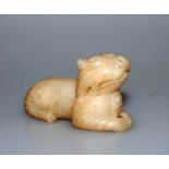 Kleiner Foo - Hund, China 19.Jh., Marmor / Alabaster, h. 3,6cm, l. 6,5cm