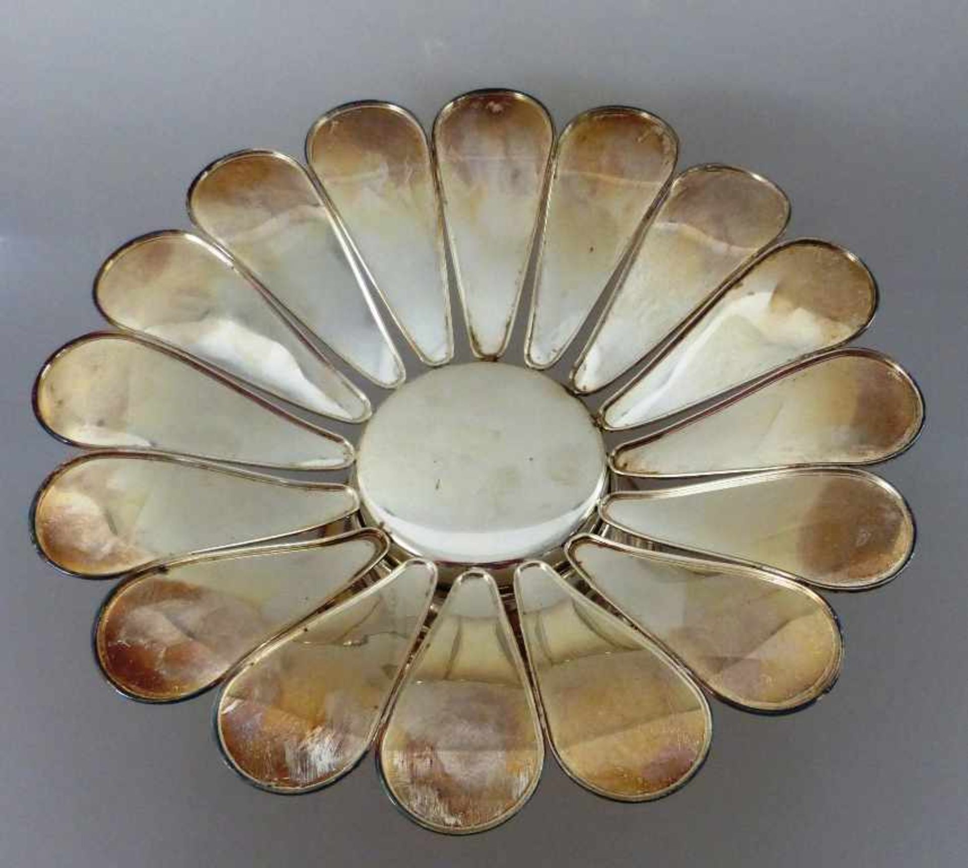 Aussergewöhnliche Silberschale in Blütenform, Italien 1960er Jahre, Silber 925, d. 29cm, h. 11cm,