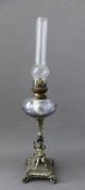 Große Historismus Petroleumlampe, 19.Jh., Zinkguss und Glas, Brenner mit abnehmbaren Glaszylinder,
