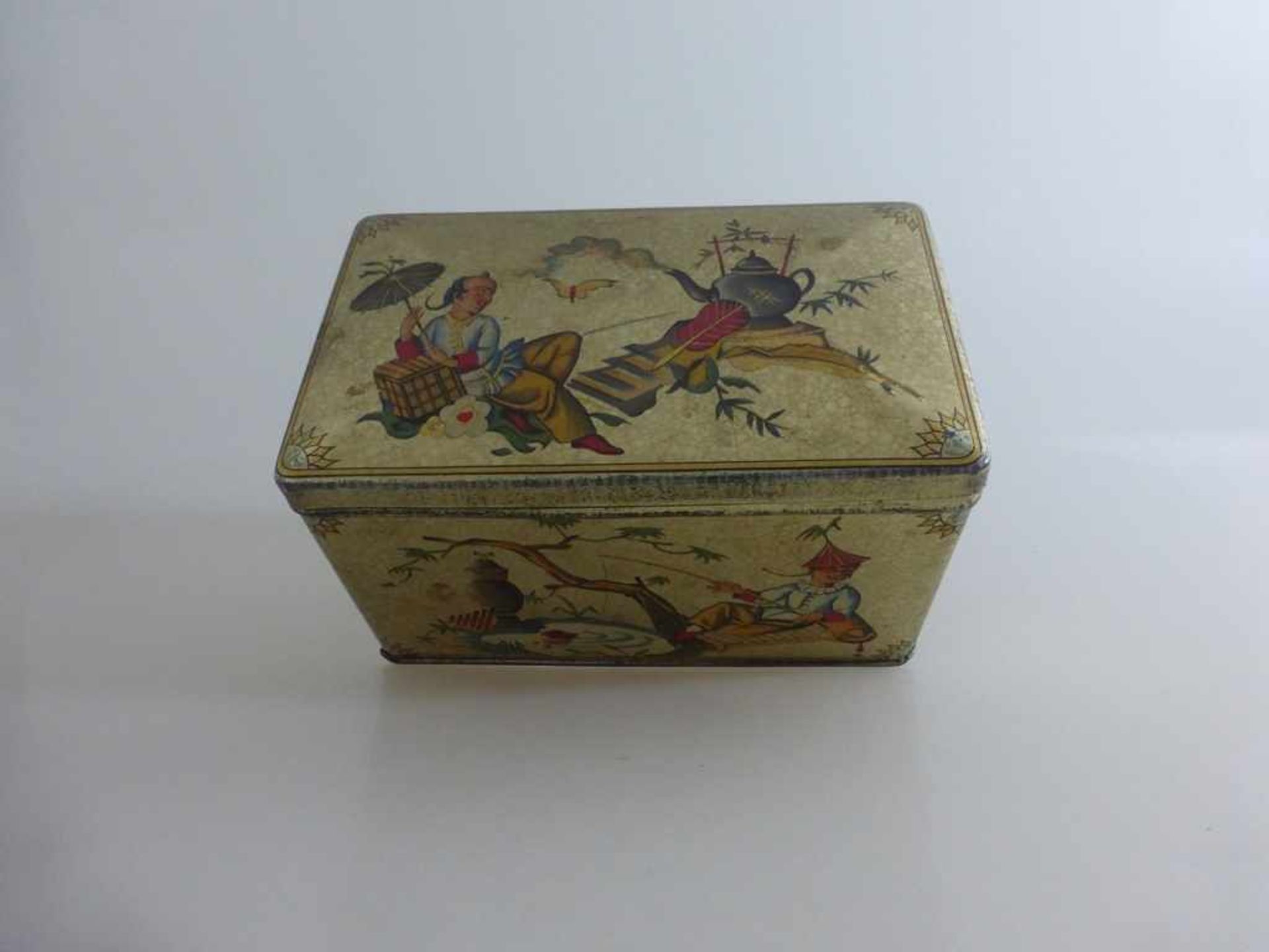 Teedose, 1940er Jahre, Blech mit Chinoiserie Dekor, 14,5cm x 8,5cm, h. 8,5cm