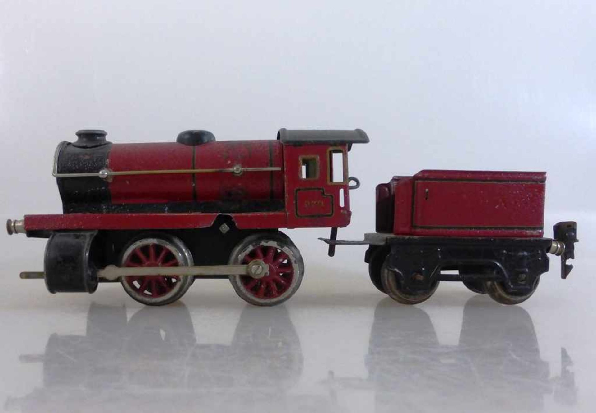 Märklin Dampflok 970, Spur 0, Uhrwerkantrieb, rot/schwarz, mit Tender, Metall lackiert