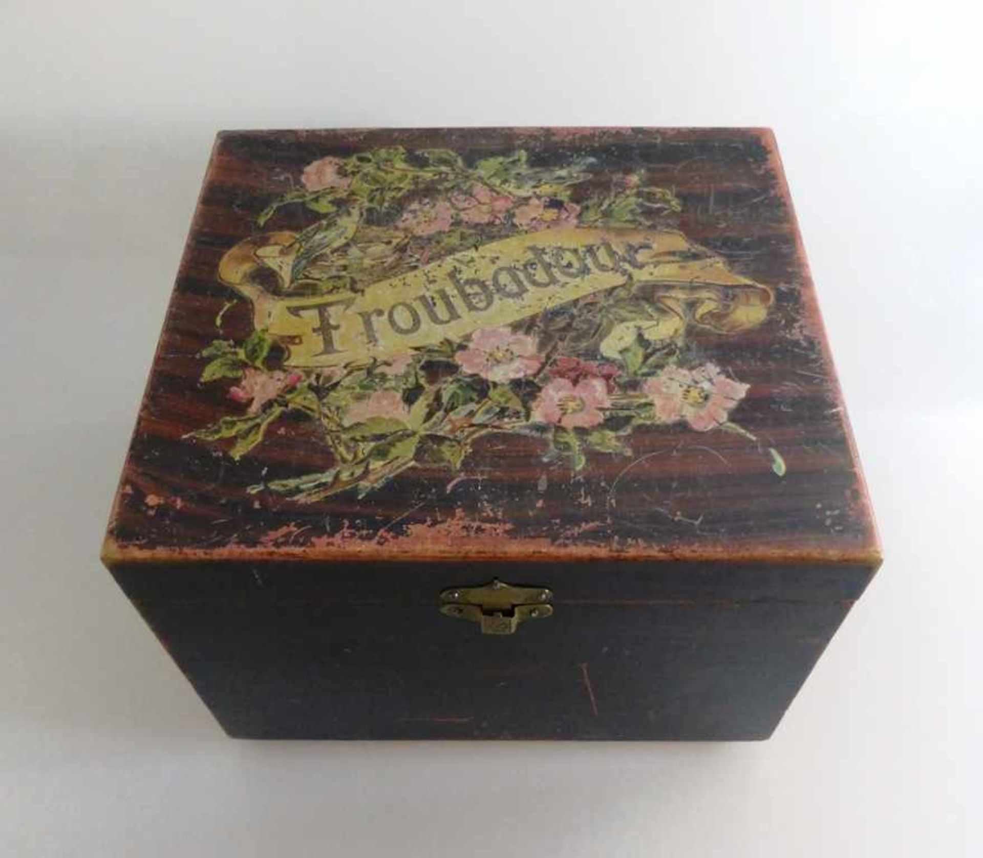 Polyphon um 1900, Holzgehäuse mit funktionierendem Spielwerk, auf dem Deckel bez. "Troubadour",