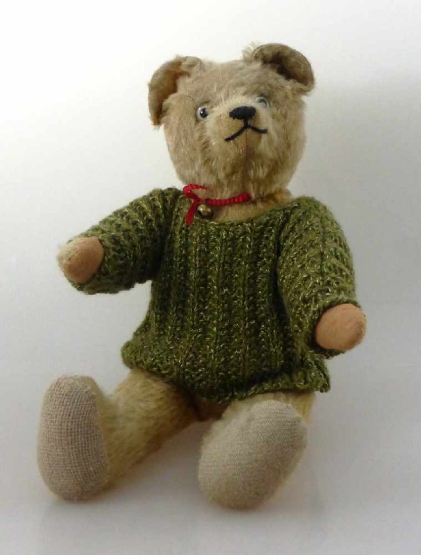 Früher Steiff Teddybär um 1920, Mohair, stehend 40cm, Spielspuren, ausgeprägter Buckel, kein Knopf