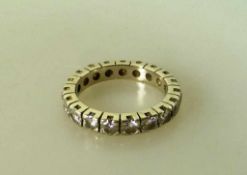 Memoire Ring / Memory Ring , Weissgold 750, rundum besetzt mit 19 Brillanten von zus. ca. 2,42