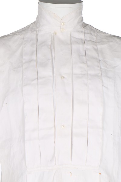 A gentleman's fine linen shirt, 1847, with box pleated bib-front, narrow curved cuffs and collar, - Image 3 of 6