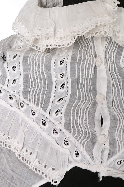 A whiteworked muslin spencer bodice, 1810-20, empire-line with frilled cutwork collar, - Image 7 of 8