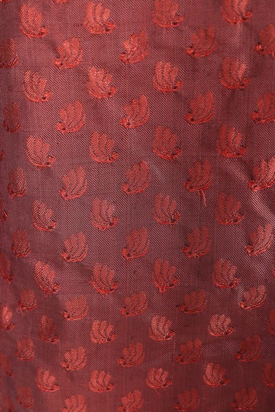 A red and black jacquard changeable silk morning/deshabille robe, circa 1810-15, - Image 6 of 8