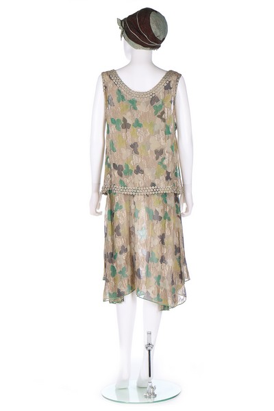 A printed lamé cocktail dress, the fabric 1930s, made in a 1920s style, - Bild 8 aus 8