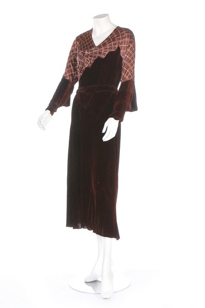 A group of mainly daywear in autumnal shades, 1930s, five ensembles, - Image 3 of 8