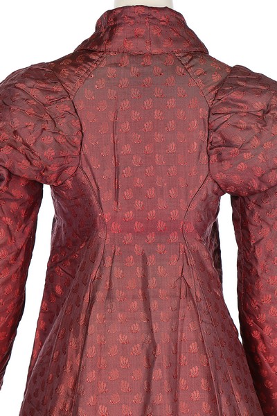A red and black jacquard changeable silk morning/deshabille robe, circa 1810-15, - Image 3 of 8