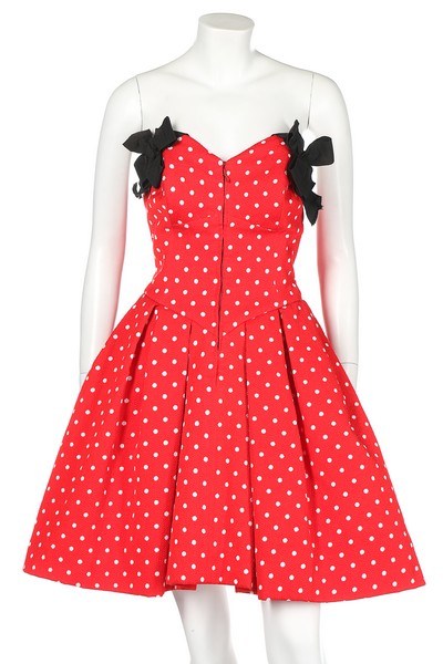 A Christian Lacroix red polka dot cotton mini dress, late 1980s, Luxe labelled and size 42, - Bild 2 aus 6