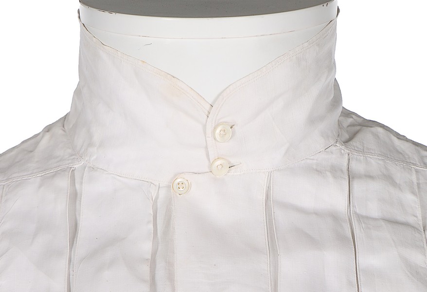 A gentleman's fine linen shirt, 1847, with box pleated bib-front, narrow curved cuffs and collar, - Image 4 of 6