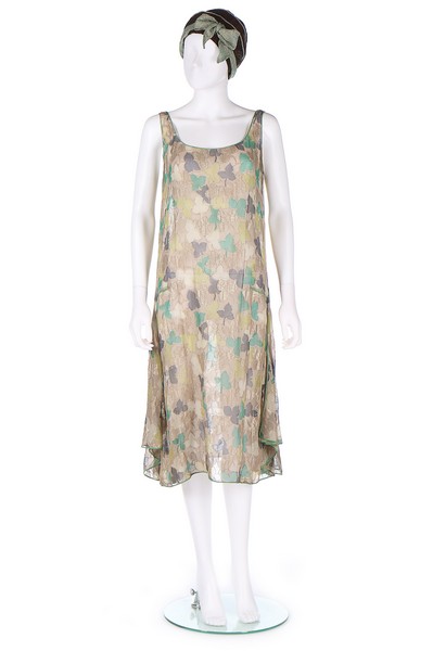 A printed lamé cocktail dress, the fabric 1930s, made in a 1920s style, - Bild 4 aus 8