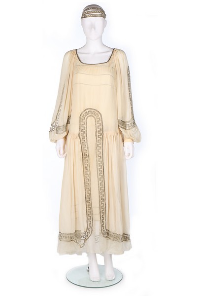 A Jeanne Lanvin couture ivory chiffon bridal gown, Summer, 1925, - Image 2 of 8