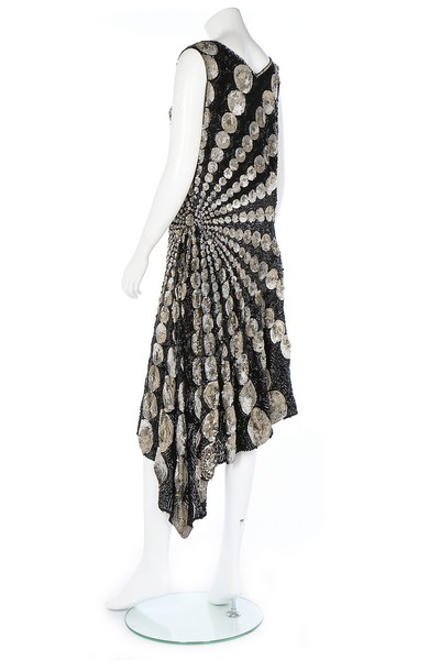 A fine sequinned flapper dress, 1920s, labelled 'Made in France', - Image 4 of 8