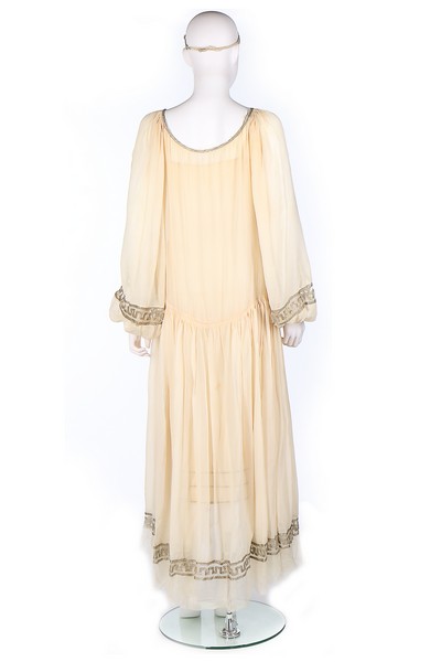 A Jeanne Lanvin couture ivory chiffon bridal gown, Summer, 1925, - Image 3 of 8