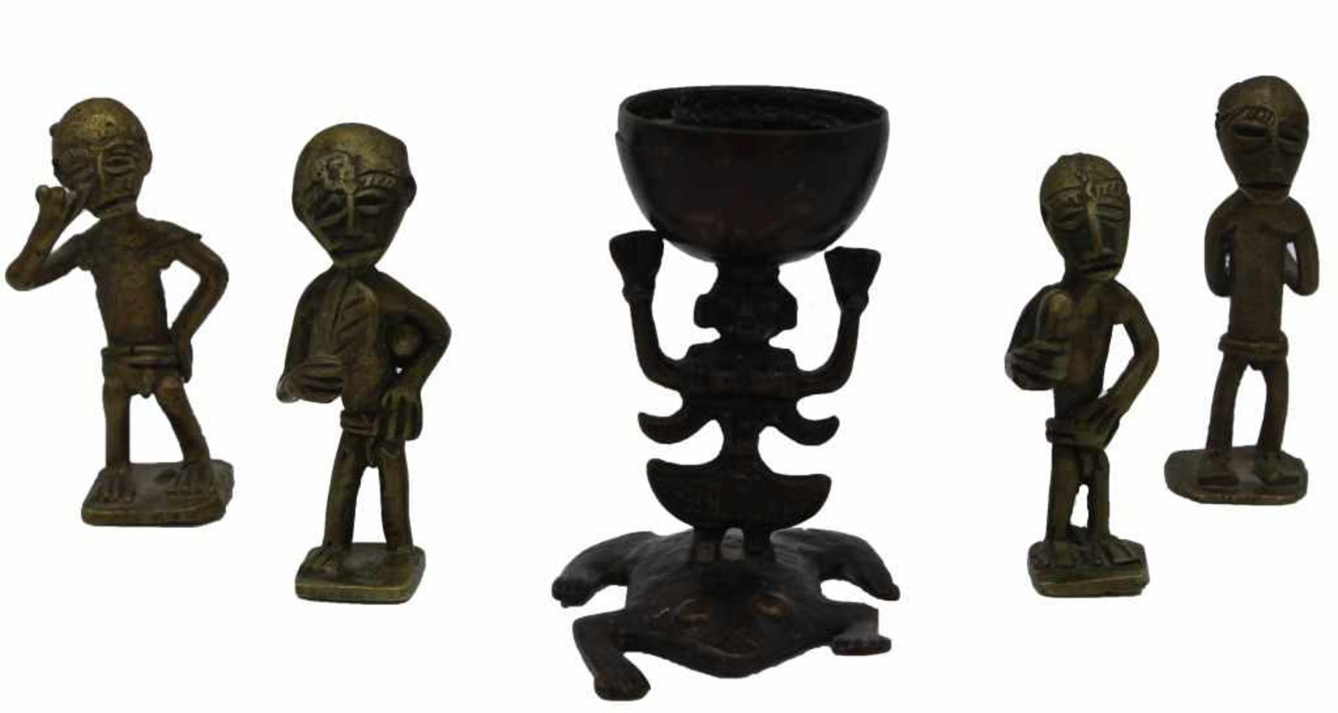 Kleine Figur - wohl Südamerika als Weihebecherchen, "Tumifigur ? auf Frosch", Bronze, Höhe ca. 6 cm,
