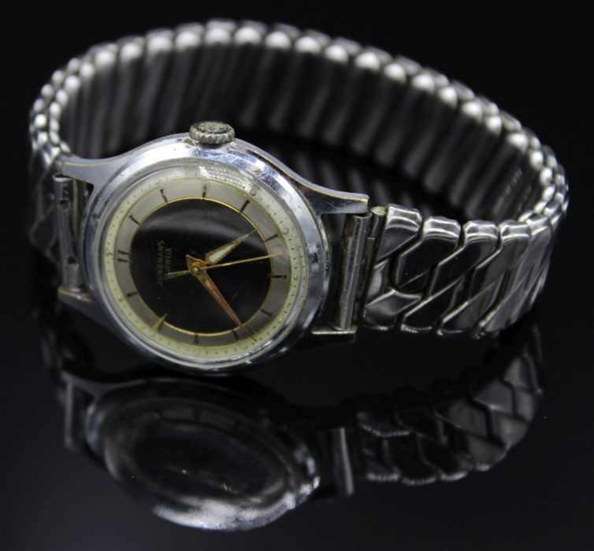 Armbanduhr - Marke Junghans Lunette Stahl, Rückdeckel Stainless Steel, schwarzes Zifferblatt mit