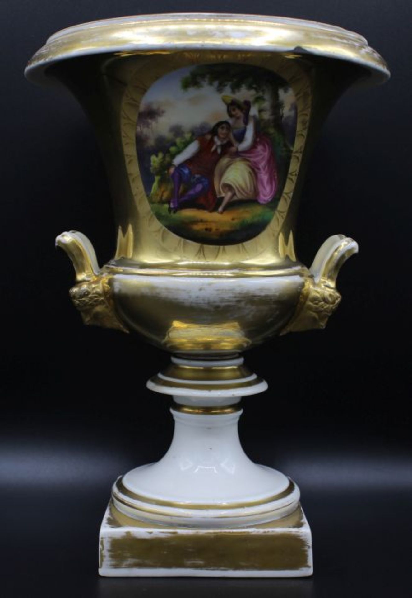 Kratervase - wohl Frankreich 19.Jahrhundert ungemarkt, Porzellan mit Goldstaffage, Medaillon mit