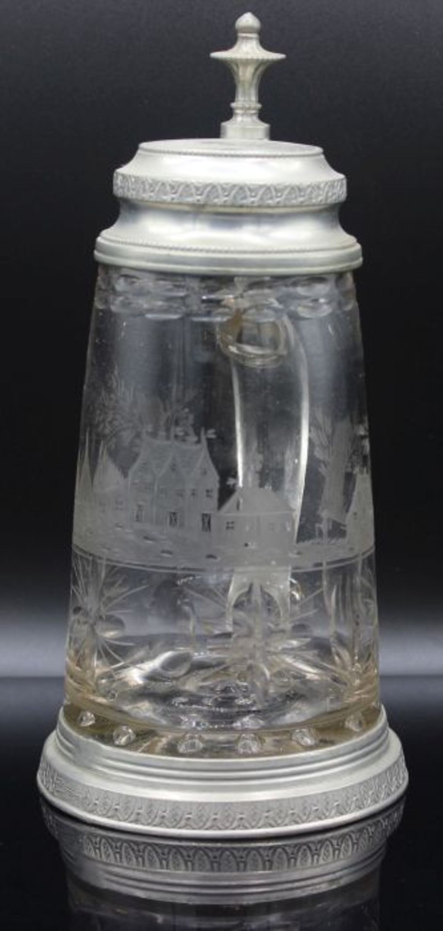 Krug im Stil des 19.Jahrhunderts farbloses Glas, geschliffen und geätzt, "Landschaft mit