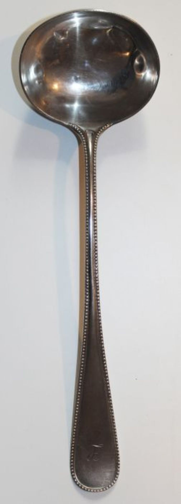 Silberne Schöpfkelle um 1900 Silber gest. 800, Perlrandmuster, Monogramm L, Länge ca. 33 cm, ca. 200