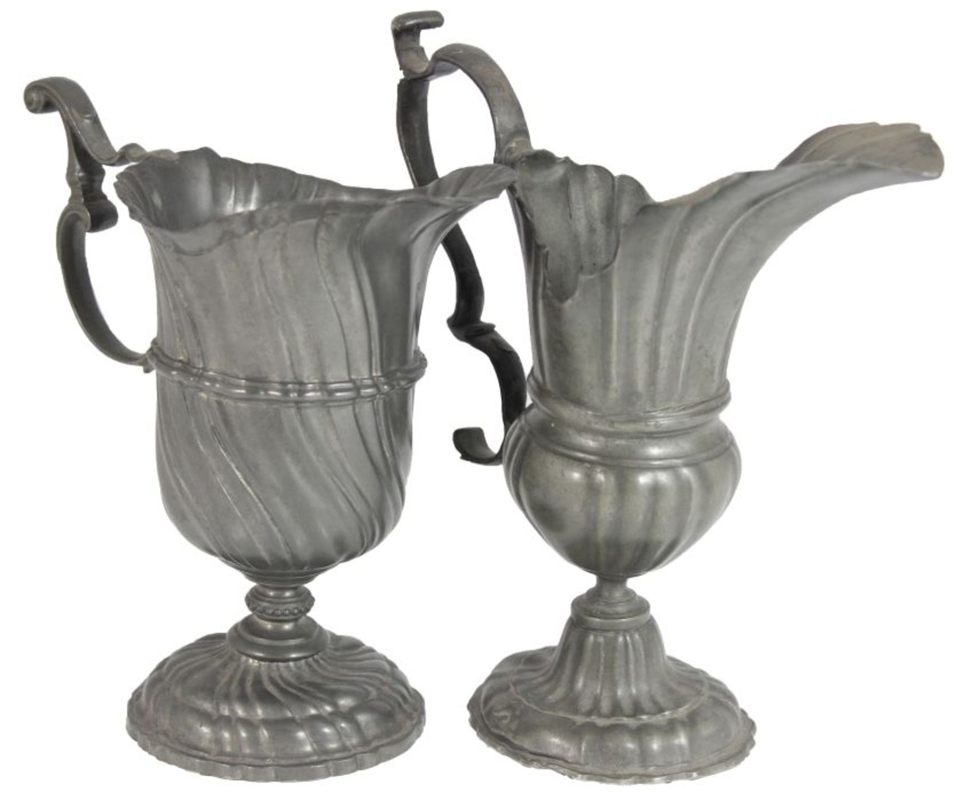 Paar Henkelkannen - wohl deutsch Ende 19.Jahrhundert Zinn, ungemarkt, Höhe ca. 17 bis 20 cm
