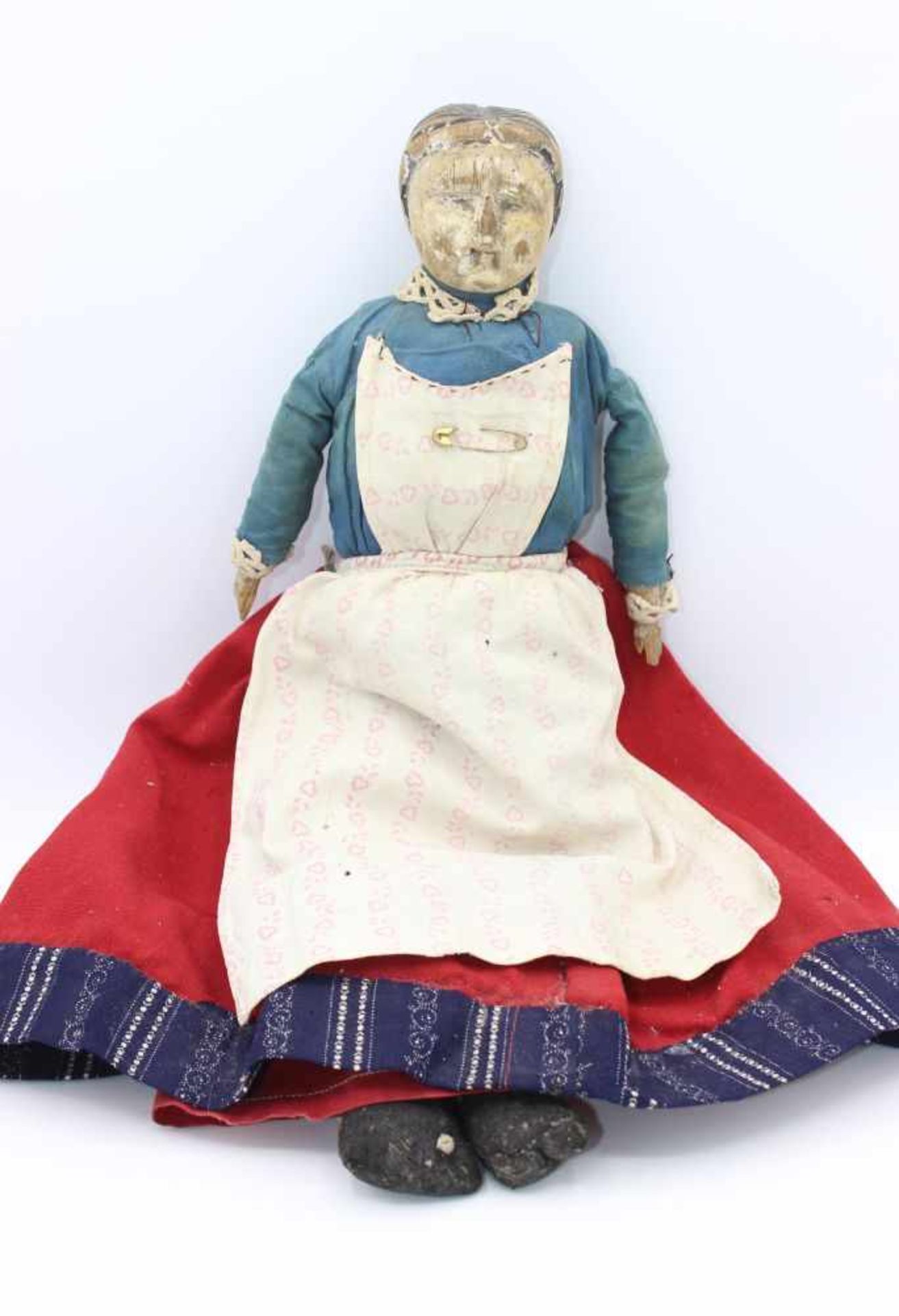 Spielzeug - Alte Puppe Kopf Holz geschnitzt und Reste alter Fassung, Stoffkorpus mit Strohfüllung,