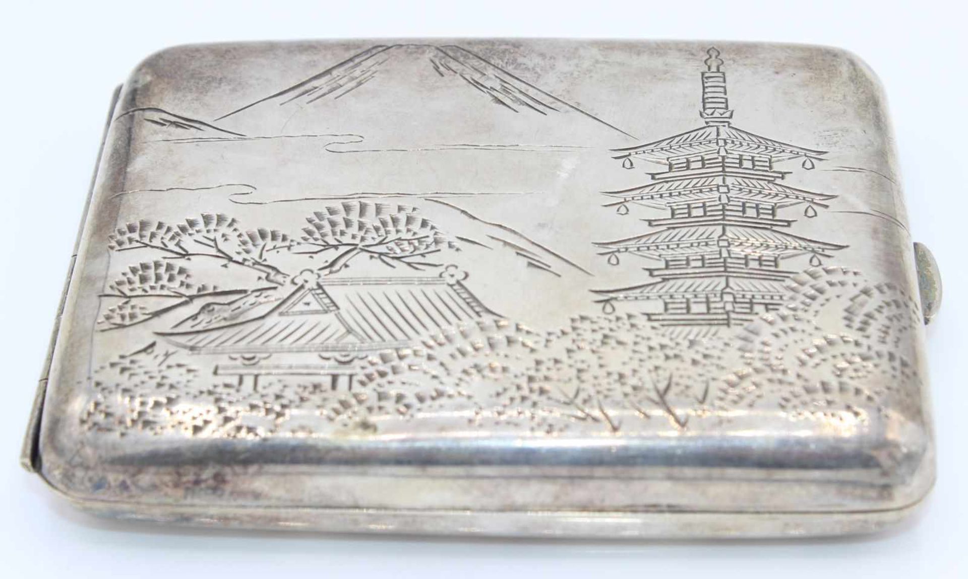Silbernes Zigarettenetui - 20.Jahrhundert Silber gest. 950, rechteckige Form, graviert mit