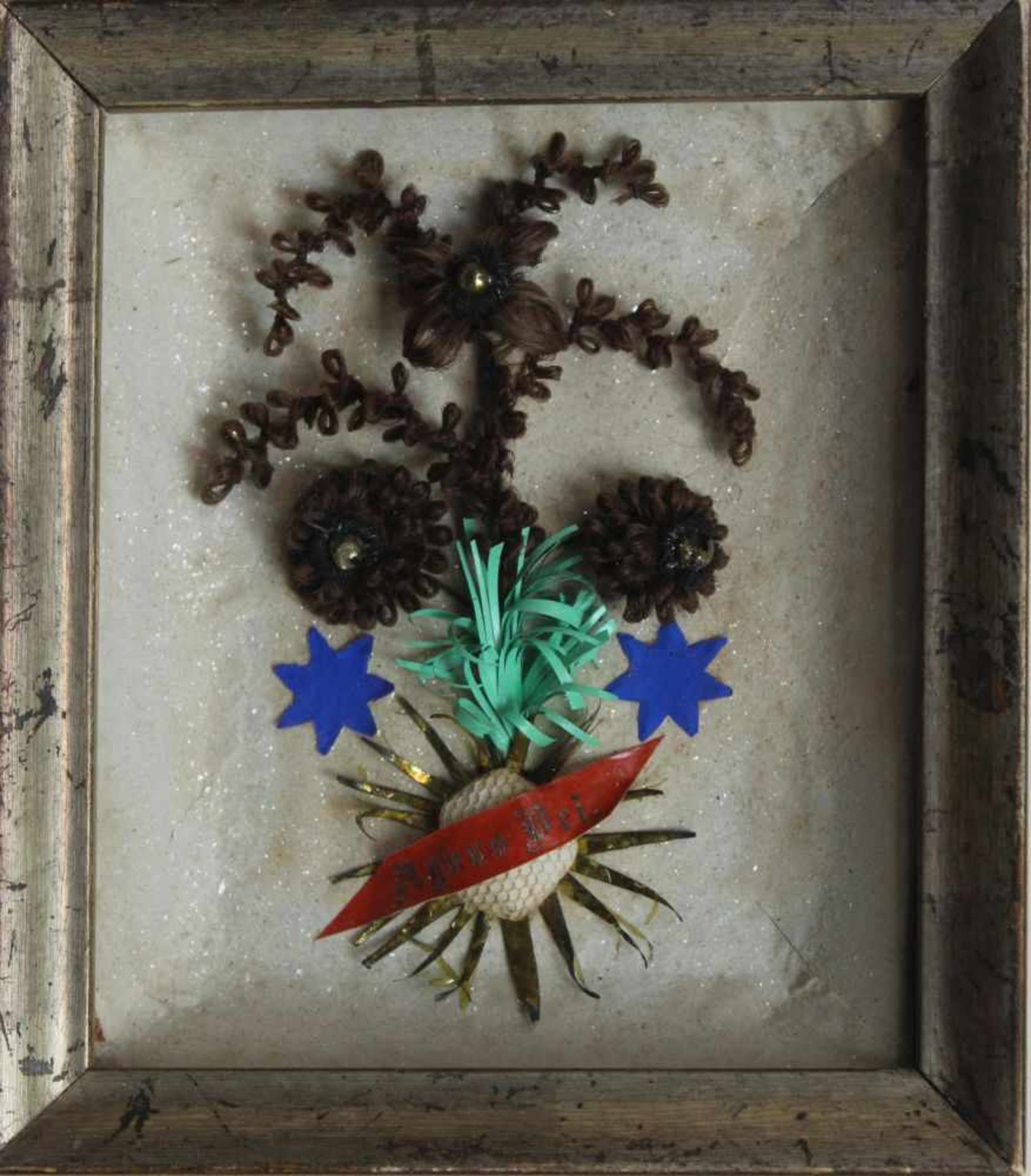 Eingericht - Ende 19.Jahrhundert "Agnus Dei", verziert mit Echthaar, Glasrahmen, Maße ca. 14x12 cm