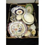 Mixed tray lot of pottery.