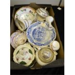 Mixed tray lot of pottery.