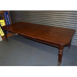 An Victorian mahogany dining table with two leaves