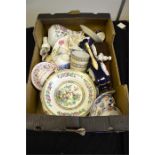 Mixed tray lot of pottery.